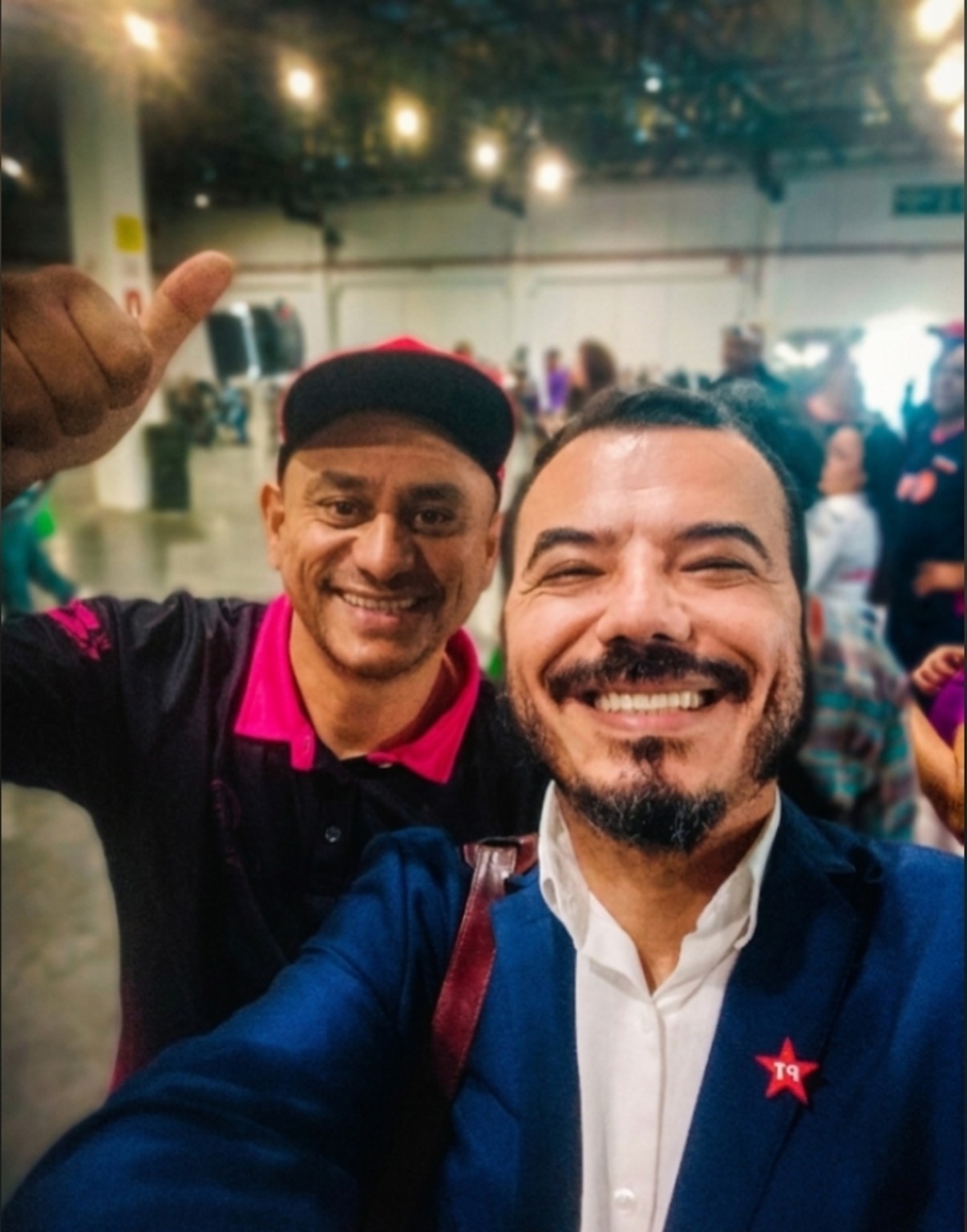 Marcos Vargas junto a um participante